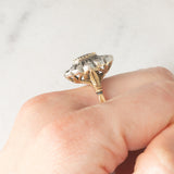 Anello a margherita vintage in stile antico in oro giallo 18K e argento con zaffiro (1ct ca.) e diamanti di taglio rosetta (0.36ctw ca.), anni ‘60/‘70