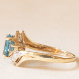 Anello vintage in oro giallo e bianco 9K con topazi azzurri (1.30ctw ca.) e diamanti, anni ‘90/anni ‘2000