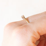 Vintage-Solitär aus 9 Karat Gelbgold mit Diamant im Brillantschliff (ca. 0.14 ct), 1988