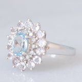 Anello a margherita moderno in oro bianco 9K con acquamarina (0.60ct ca.), diamanti (0.12ctw ca.) e morganiti (0.84ctw ca.), anni ‘2000