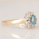 Anello a margherita vintage in oro giallo 9K con topazio azzurro (0.55ct ca.) e diamanti (0.05ctw ca.)