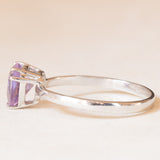 Moderner Solitär aus 9 Karat Weißgold mit Amethyst im Billionenschliff (ca. 1 Karat), Jahr 2012