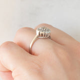 Anello a margherita vintage in oro bianco 14K con diamanti di taglio brillante (0.16ctw ca.) e con centrale fancy brown, anni ‘80