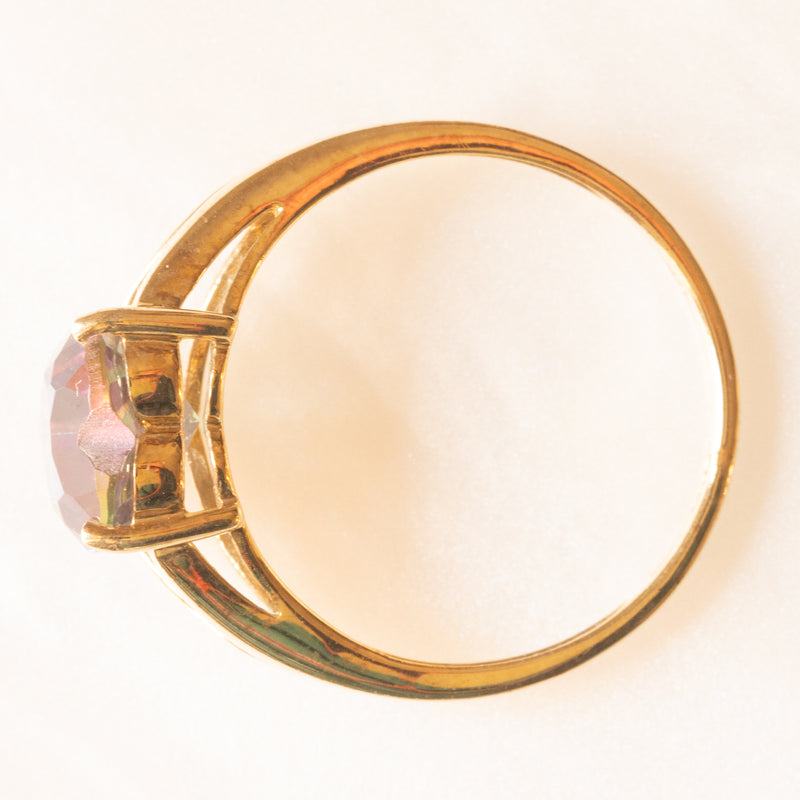 Anello in oro con topazio mistico da 3,40 ct e 2 diamanti Anello in oro con topazio mistico da 3,40 ct e 2 diamanti