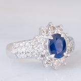 Anello a margherita a fascia in platino con zaffiro (1ct) e diamanti (1ctw), anni ‘80