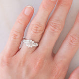 Anello a fiore in platino con diamanti fancy rosa (0.15ctw) e diamanti bianchi (0.86ctw), anni ‘90/anni ‘2000