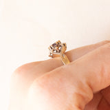 Vintage-Ring aus 9-karätigem Gelb- und Weißgold mit Granaten (ca. 0.70 ctw) und Diamanten, 60er Jahre
