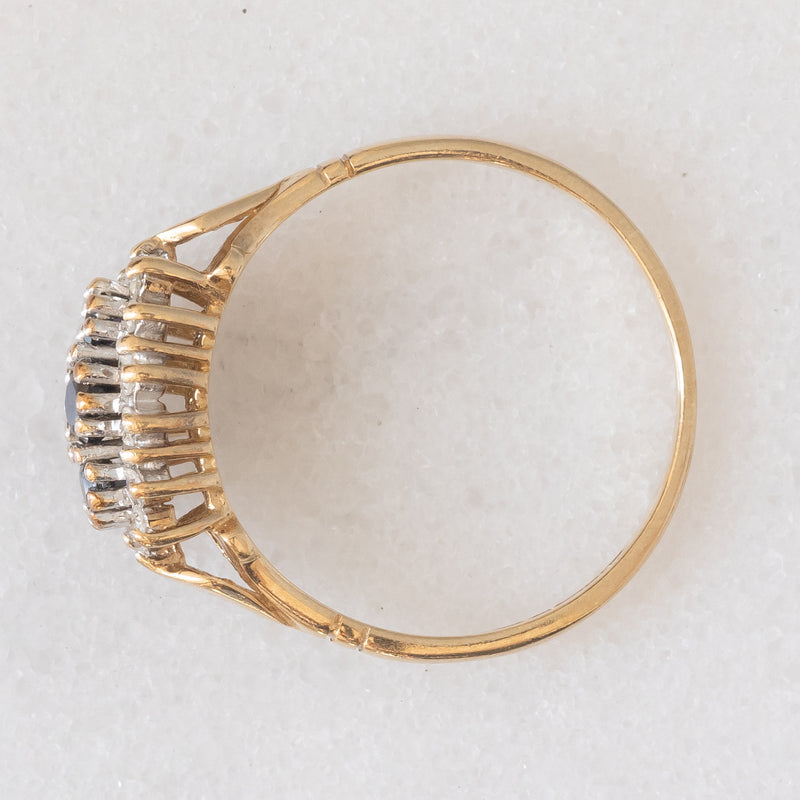 Anello vintage in oro giallo 9K con zaffiri (0.20ctw ca.) e diamanti (0.18ctw ca.), anni ‘70/‘80
