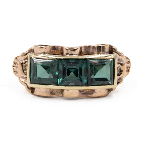 Anello vintage da cocktail in oro giallo 8k con spinelli verdi