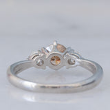 Trilogy vintage in platino con diamante centrale fancy brown (0.57ct) e diamanti laterali (0.20ctw)