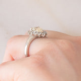 Anello a margherita e a goccia in platino con diamante centrale di 1.26ct e diamanti laterali (0.45ctw)