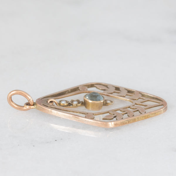 Pendente antico lavalier in oro giallo 9K con pasta di vetro azzurra e perline bianche, anni ‘10/‘20