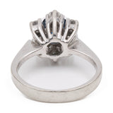 Anello vintage a margherita in oro bianco 14k con zaffiro (0,50ct) e diamanti (0,30ct), anni '70