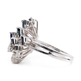 Anel vintage em ouro branco 14k com diamantes (0,80 ct) e safiras lapidadas em marquise (0,70 ct), década de 60