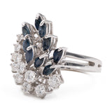 Anel vintage em ouro branco 14k com diamantes (0,80 ct) e safiras lapidadas em marquise (0,70 ct), década de 60