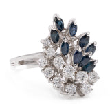 Anel vintage em ouro branco 14k com diamantes (0,80 ct) e safiras lapidadas em marquise (0,70 ct), década de 60