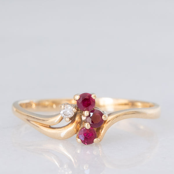 Anello vintage in oro giallo 9K con rubini (0.12ctw ca.) e diamante (0.02ct ca.), anno 1981