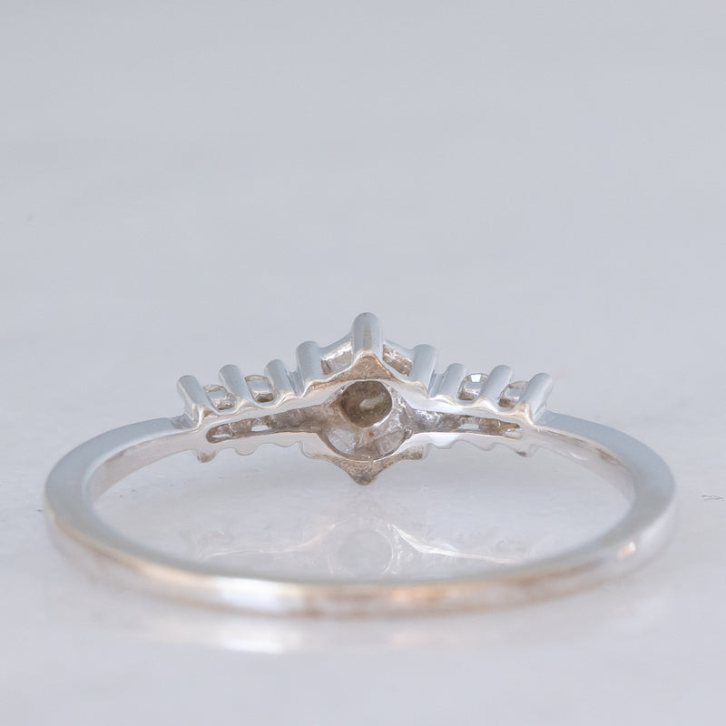 Anello vintage in oro bianco 9K con diamanti di taglio brillante (0.10ctw ca.), anni ‘80/‘90