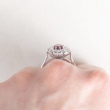 Vintage 18K white gold daisy ring with pink tourmaline (approx. 0.60ct) and brilliant cut diamonds (approx. 0.90ctw), 70s