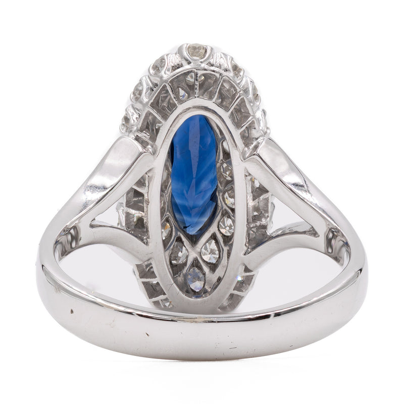 Anello a margherita navette in oro bianco 14K con zaffiro (1ct ca.) e diamanti (0.72ctw ca.), anni ‘70/‘80
