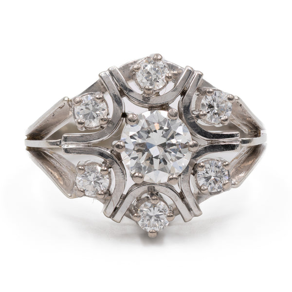 Anello vintage a fiore in oro bianco 14k con diamante centrale di 0,80ct e diamanti di contorno (0,36ctw), anni '70