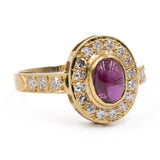 Anello vintage a margherita in oro giallo 18k con rubino cabochon (0.90ct) e diamanti (0.45ctw)