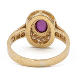 Anello vintage a margherita in oro giallo 18k con rubino cabochon (0.90ct) e diamanti (0.45ctw)