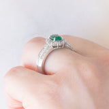 Anello a fiore vintage in platino con smeraldo (0.81ct) e diamanti (0.93ctw), anni ‘80