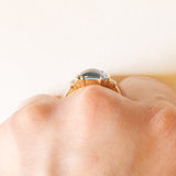 Anello vintage in oro giallo e bianco 9K con spinello sintetico azzurro e diamanti, anni ‘80/‘90