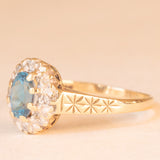 Vintage 9K yellow and white gold daisy ring with blue topaz (0.50ct approx.) and diamonds (0.08ctw approx.)