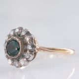 Anillo antiguo de oro amarillo de 14 quilates y plata con margaritas, topacio azul (aprox. 0.40 ct) y diamantes talla rosa (aprox. 0.22 ct), principios del siglo XX.