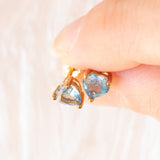 Vintage-Ohrringe mit hellem Herz aus 9-karätigem Gelbgold mit blauem Topas (ca. 1 ctw)