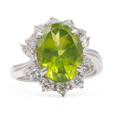 Anello a margherita vintage in platino con peridoto (5.64ct) e diamanti (1.05ctw), anni ‘90