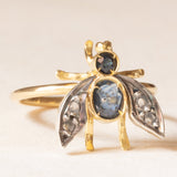 Fliegenring aus einer antiken Brosche aus 18 Karat Gelbgold und Silber mit Saphiren und Diamanten im Rosettenschliff