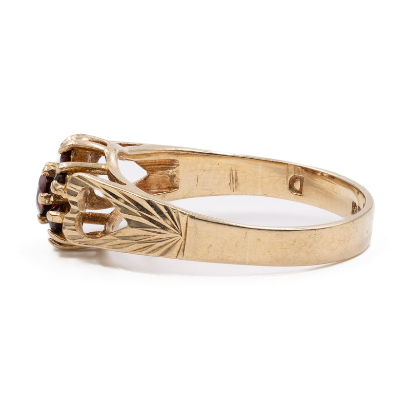 Anello vintage in oro giallo 9k con granati (0,15ct)