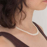 Collana vintage di perle bianche con chiusura in oro giallo 18K, anni ‘60/‘70