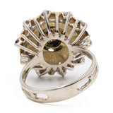 Anello vintage in oro bianco e giallo 18k con smalti, diamanti (0,64ctw) e smeraldi. Anni '60