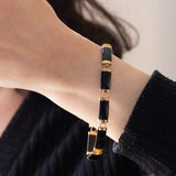 Halbstarres Vintage-Onyx-Armband aus 14-karätigem Gelbgold mit chinesischem Schriftverschluss aus 14-karätigem Gelbgold, 70er Jahre