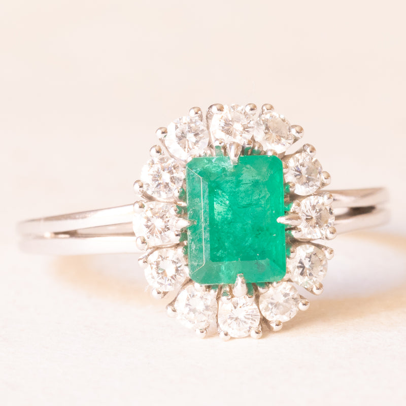 Anello a margherita in oro bianco 18K con smeraldo (1ct e