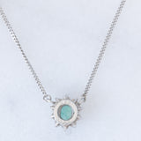 Collier vintage in platino con ciondolo a margherita con smeraldo (0.35ct) e diamanti (0.23ctw)