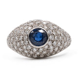 Bague vintage en or blanc 18 carats avec saphir (0,80 ct) et pavé de diamants (1 ct au total)