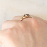 Anello Claddagh vintage in oro giallo 9K con granato di taglio a cuore (0.50ct ca.)