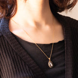 Vintage necklace with 9K yellow gold chain and 9K yellow gold pendant and black jasperware