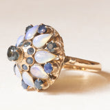 Vintage-Pagodenring aus 14-karätigem Gelbgold mit Saphiren (ca. 1.20 ctw) und Opalen (ca. 1.10 ctw), 70er Jahre