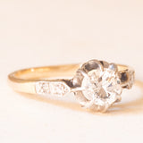 Antique 14K yellow gold and silver solitaire with central brilliant-cut diamond (approx. 0.55ct) and lateral rose-cut diamonds, 10s/20s
