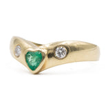 *RESERVADO* Anel "V" vintage em ouro amarelo 14k com esmeralda e diamantes (0,15ctw)