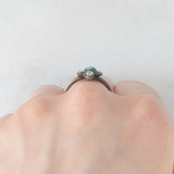 Anel antigo em forma de flor, em ouro amarelo 14K e prata, com turquesa e diamantes lapidados em rosa (aproximadamente 0.50 ct), final do século XIX.