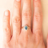 Vintage 9K yellow and white gold daisy ring with blue topaz (0.50ct approx.) and diamonds (0.08ctw approx.)