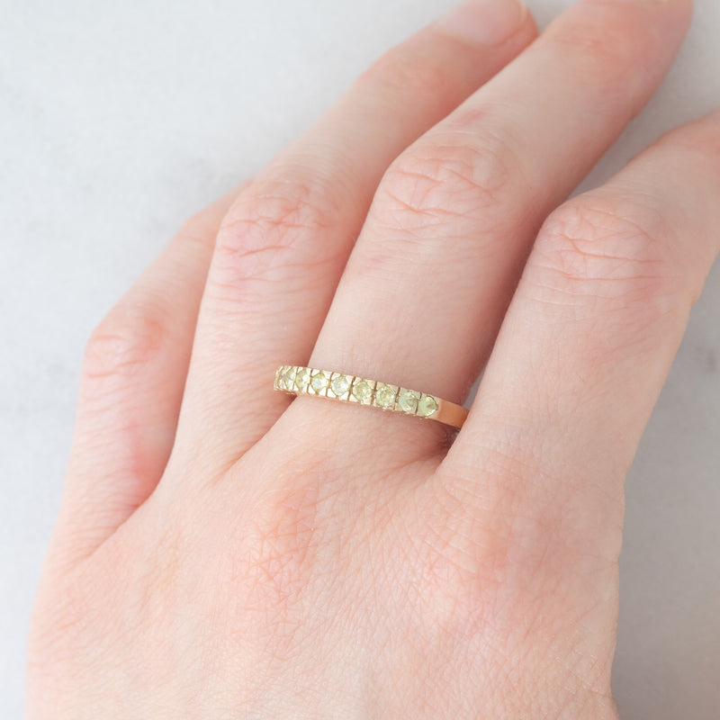 Veretta vintage in oro giallo 9K con peridoti (0.40ctw ca.), anni ‘70/‘80