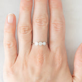 Vintage-Trilogie aus 14 Karat Weißgold mit Diamanten im Brillantschliff (ca. 0.26 Karat), 90er Jahre